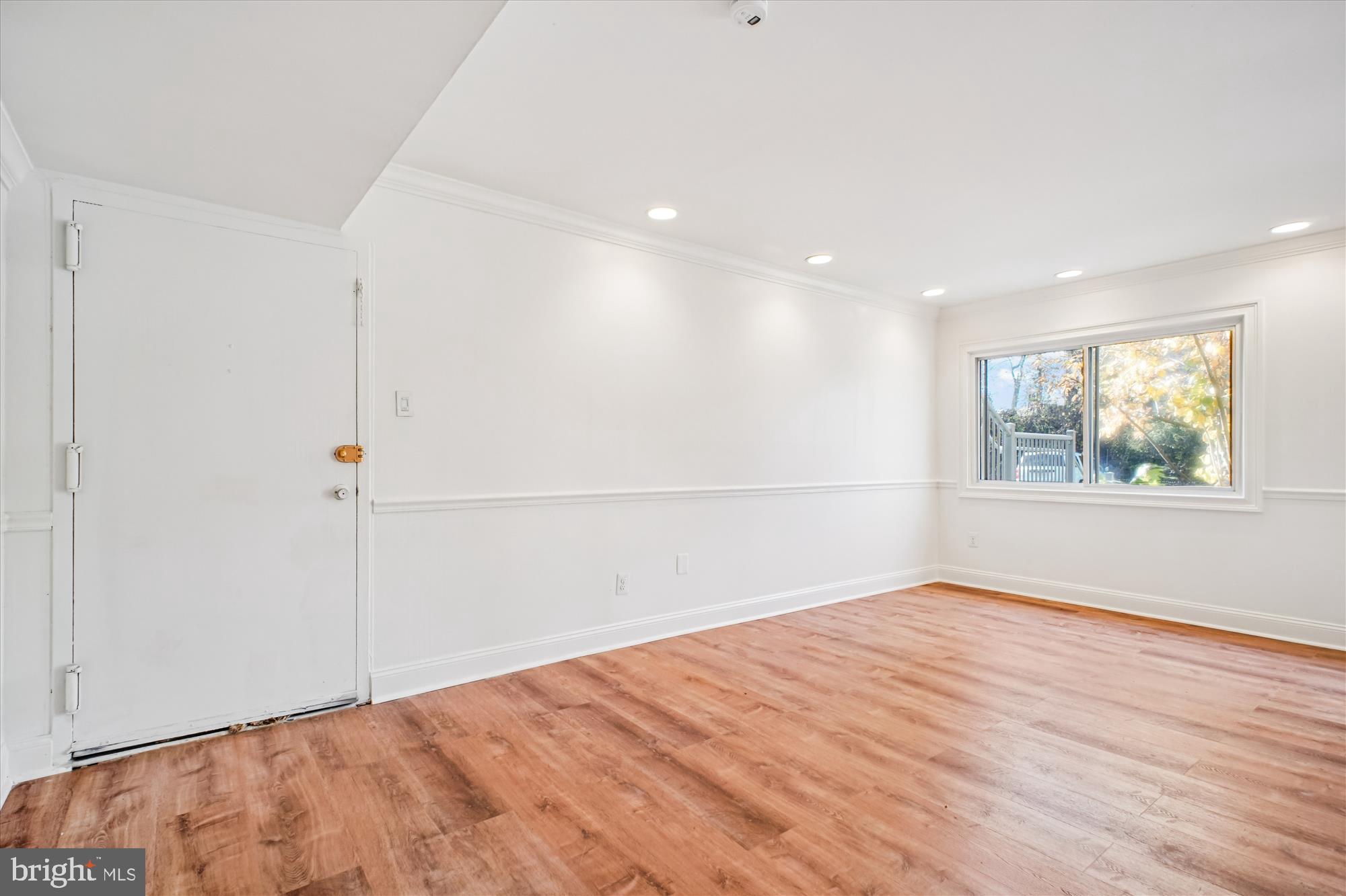 YORKTOWNE SQUARE - Residential Lease