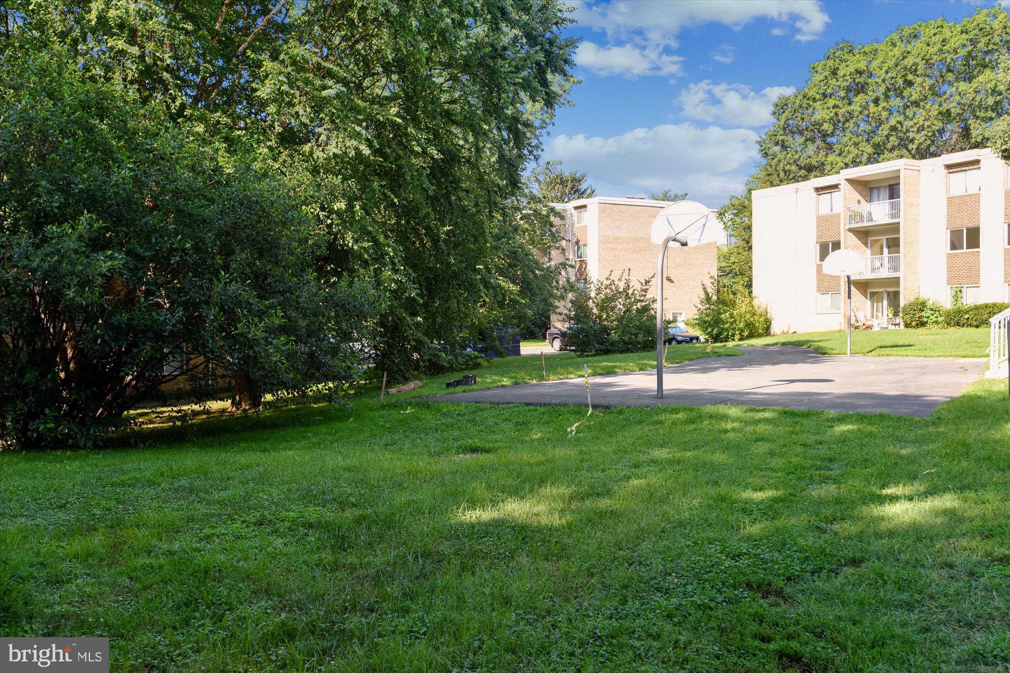 YORKTOWNE SQUARE - Residential Lease