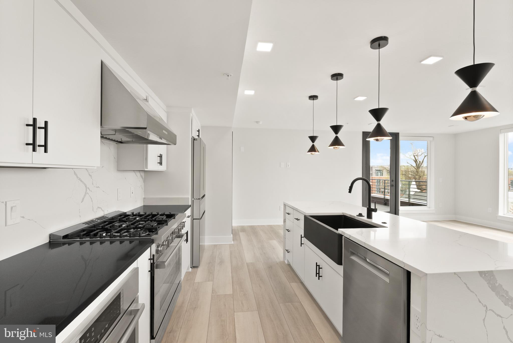 701 HENRY ST N 418
