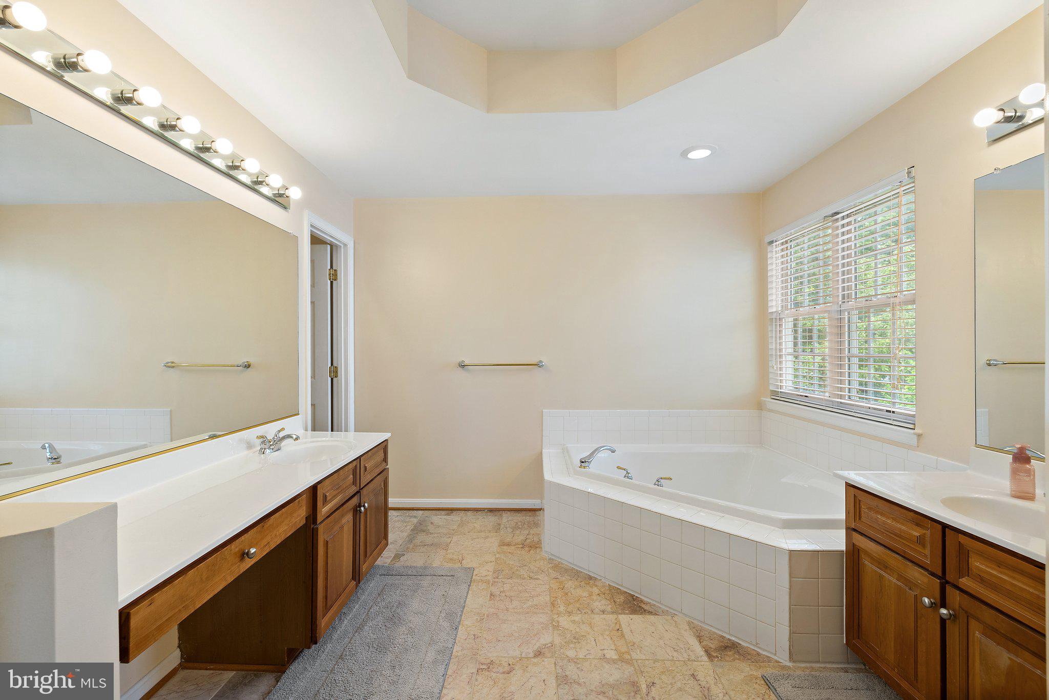 RIVER OAKS - Residential