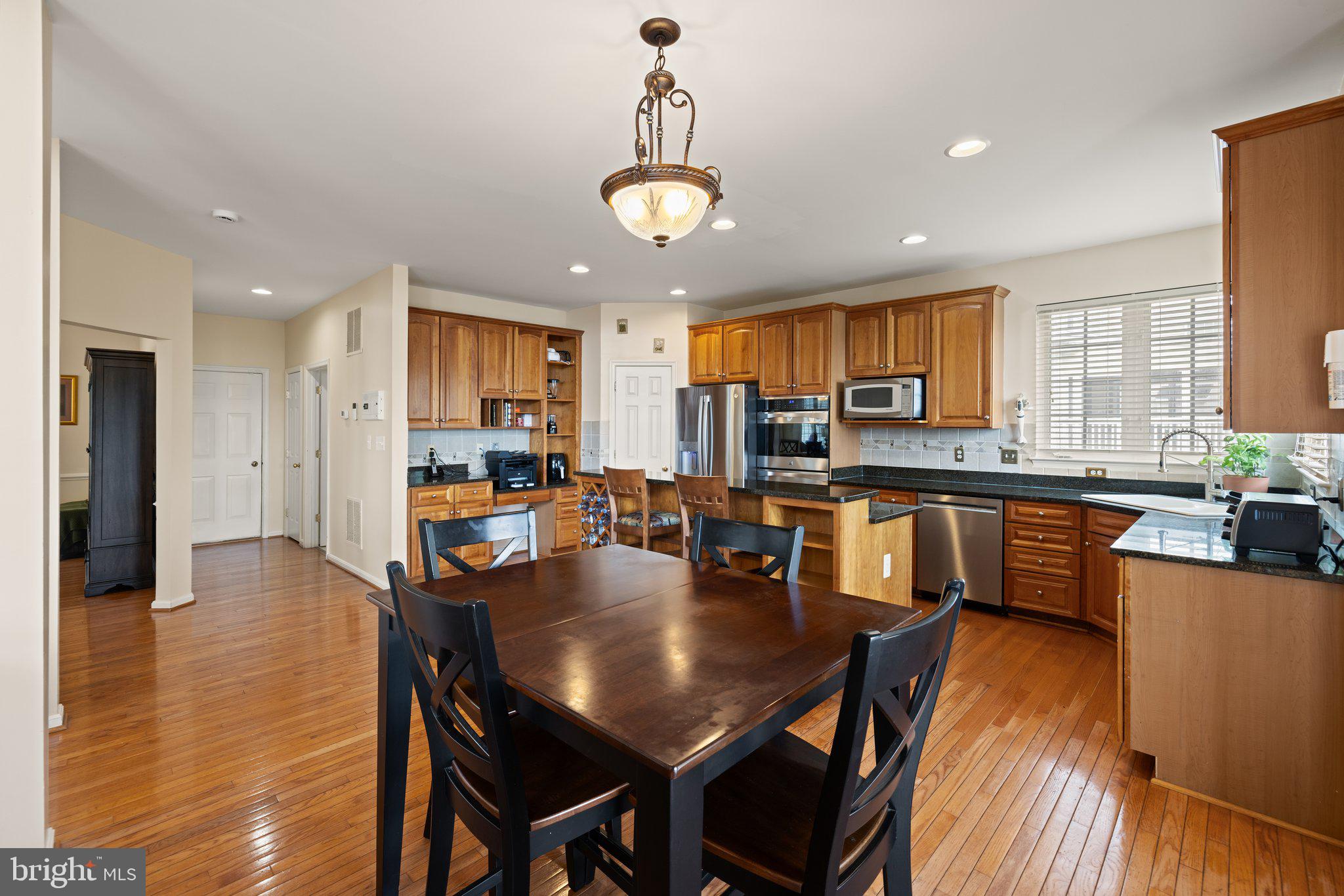 RIVER OAKS - Residential