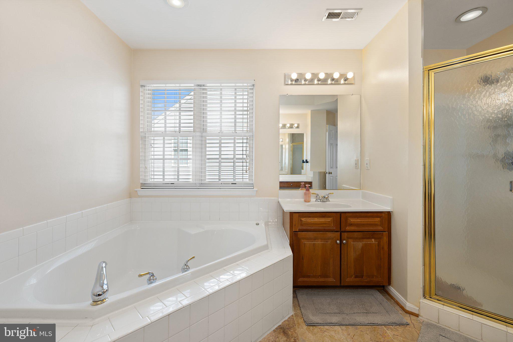 RIVER OAKS - Residential