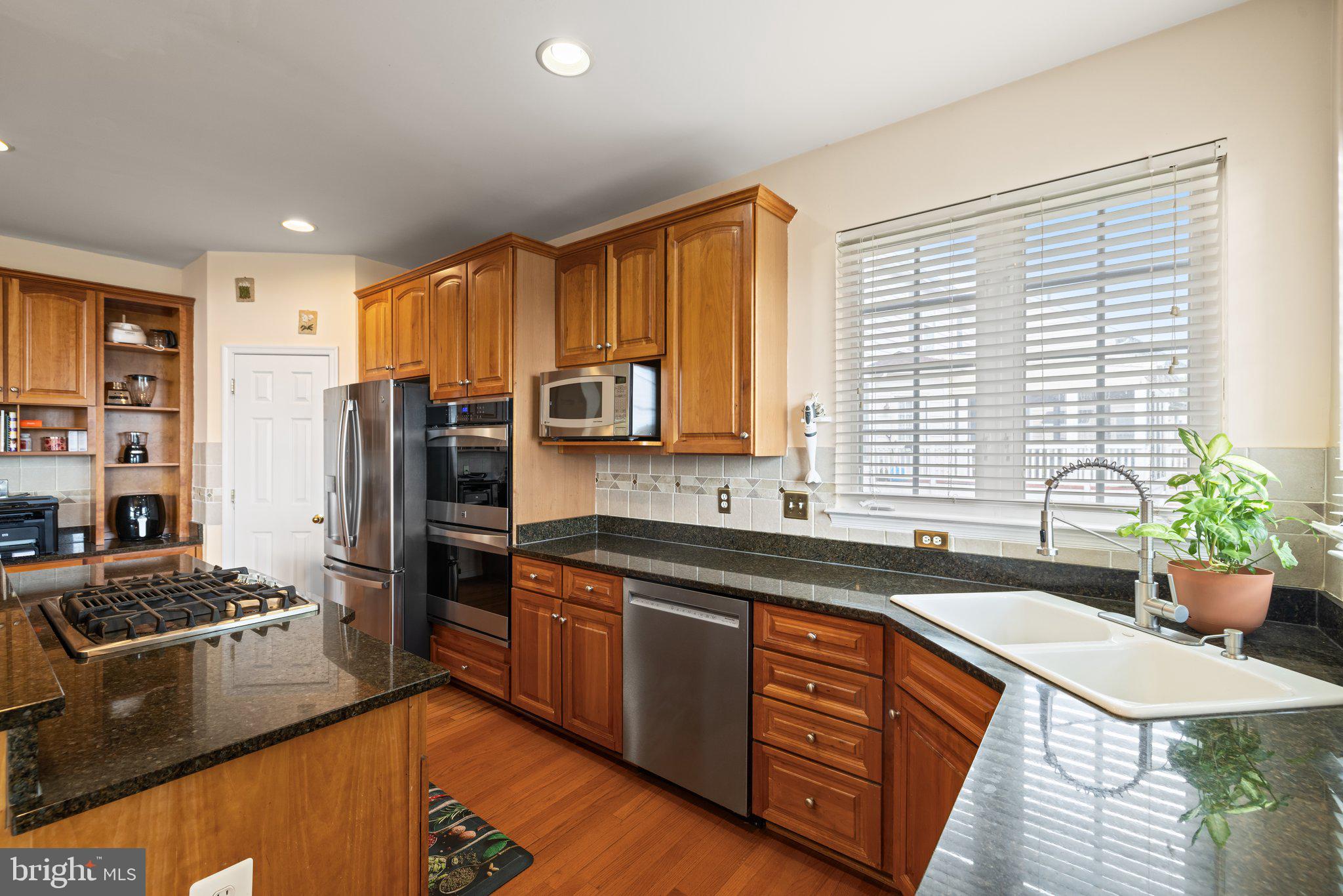 RIVER OAKS - Residential