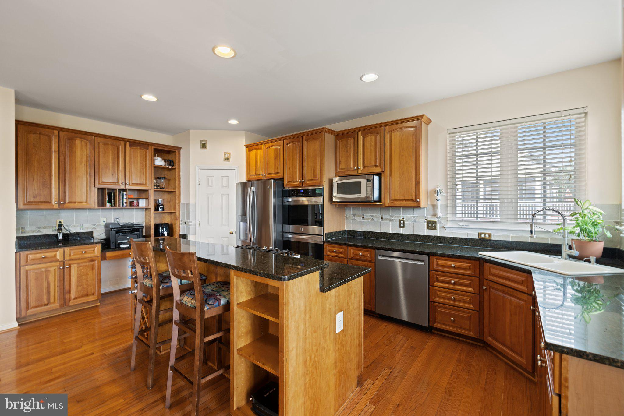 RIVER OAKS - Residential