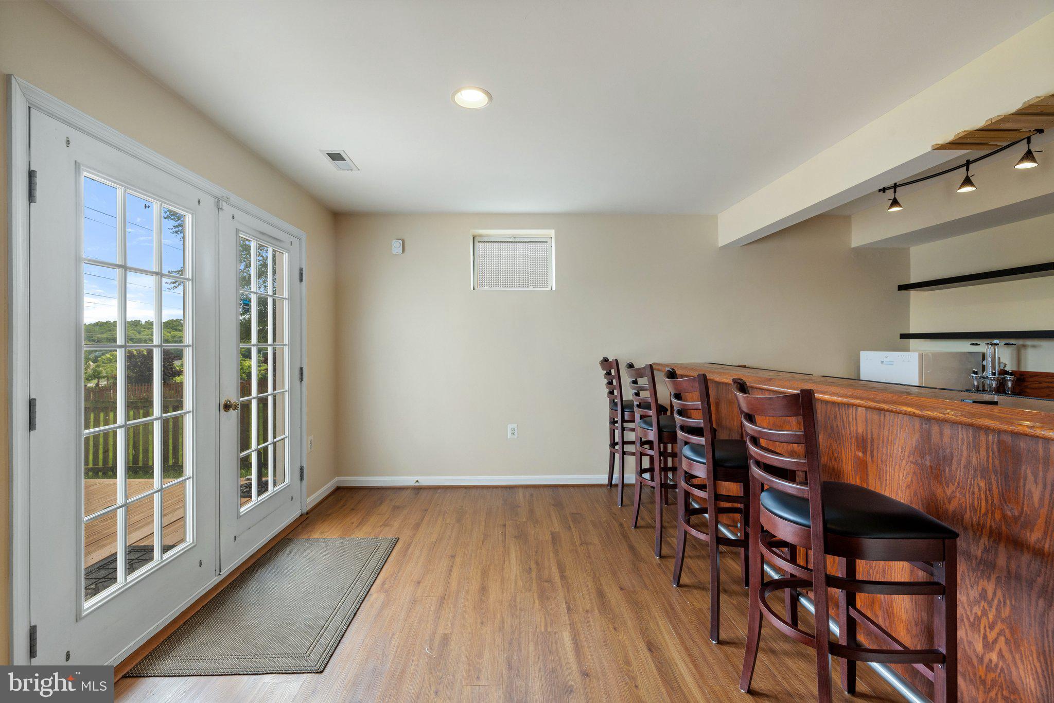 RIVER OAKS - Residential