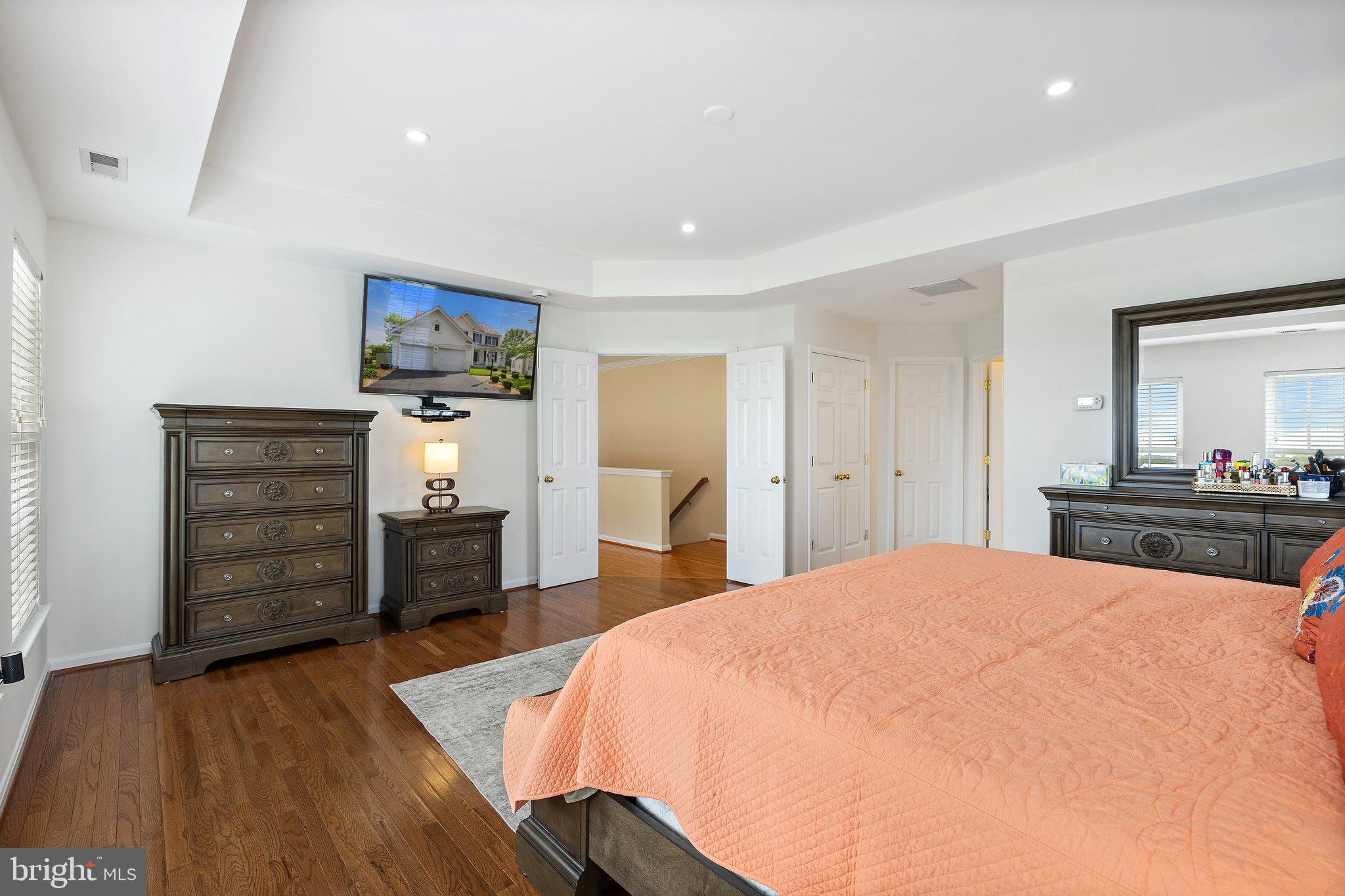 RIVER OAKS - Residential