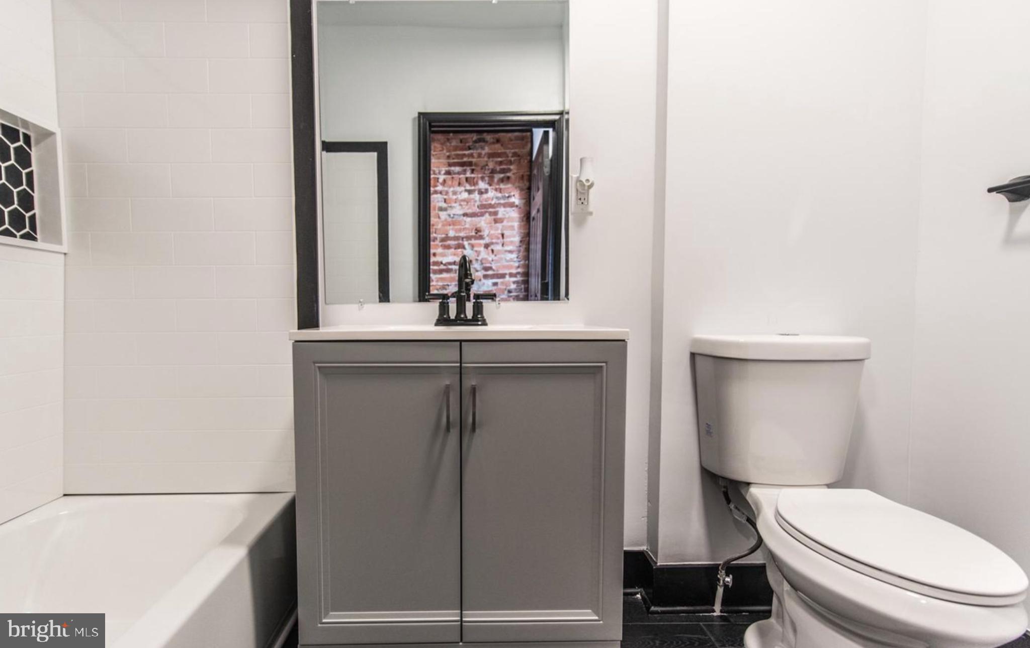 EAST KENSINGTON - Residential