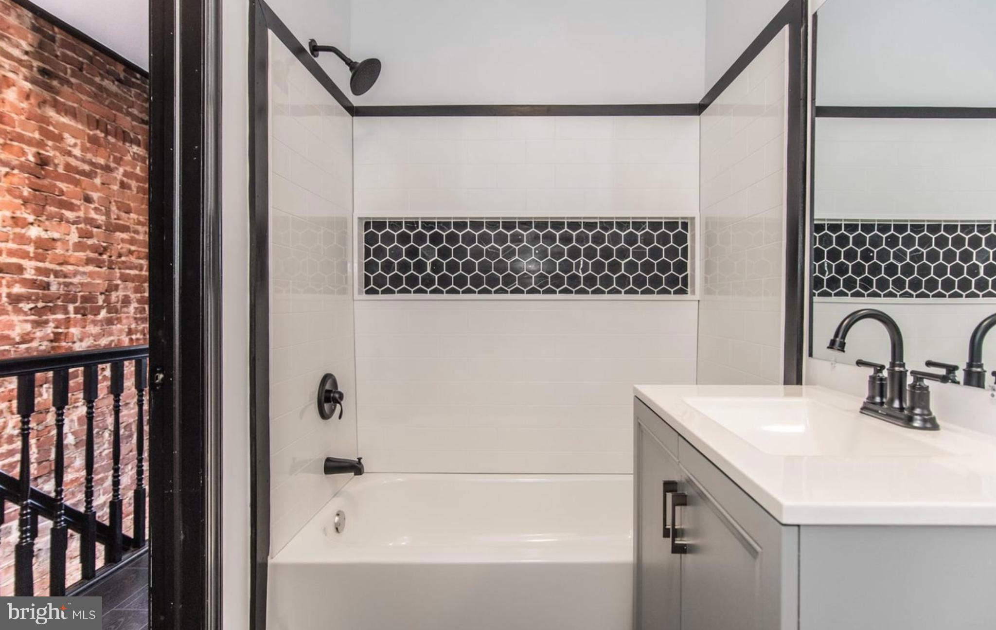 EAST KENSINGTON - Residential