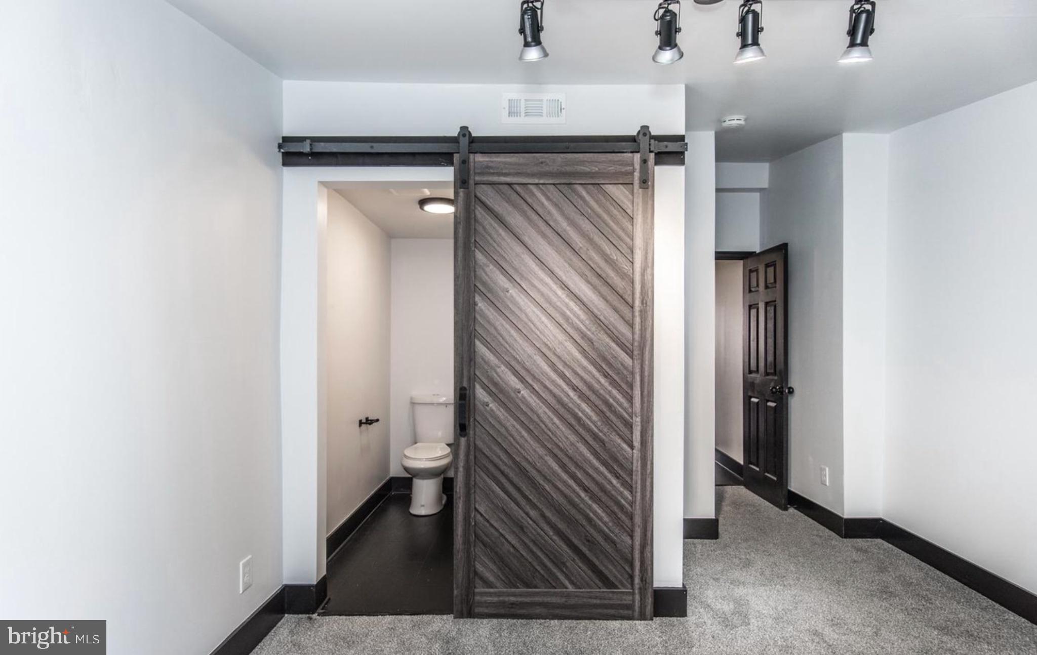 EAST KENSINGTON - Residential