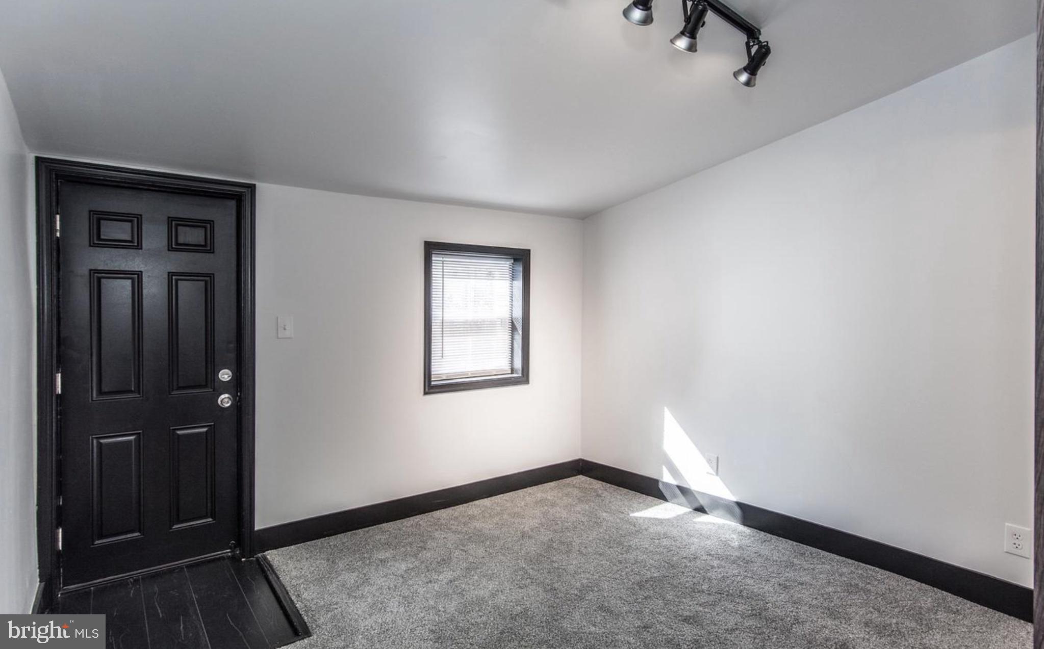 EAST KENSINGTON - Residential