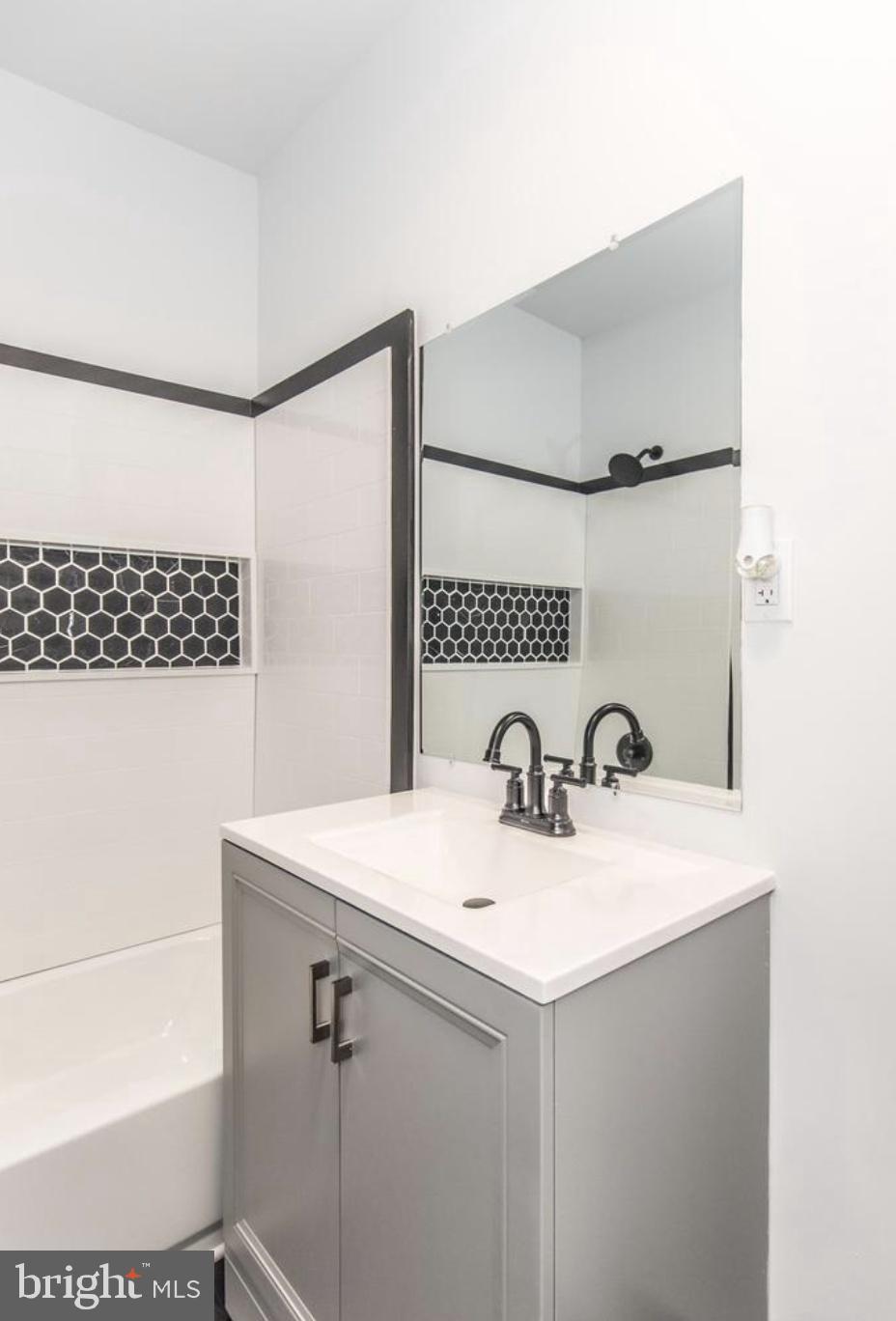 EAST KENSINGTON - Residential