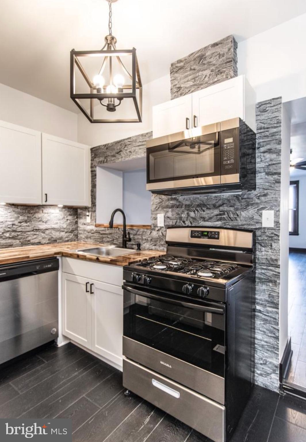 EAST KENSINGTON - Residential