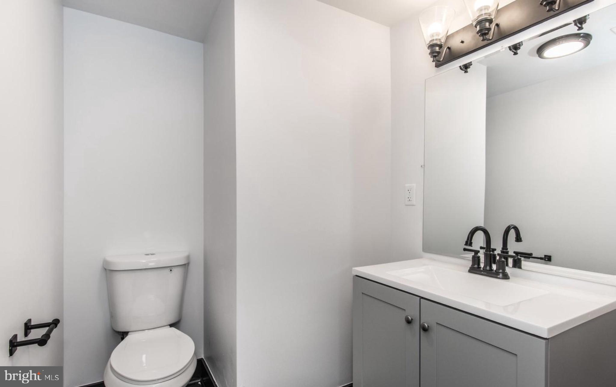 EAST KENSINGTON - Residential