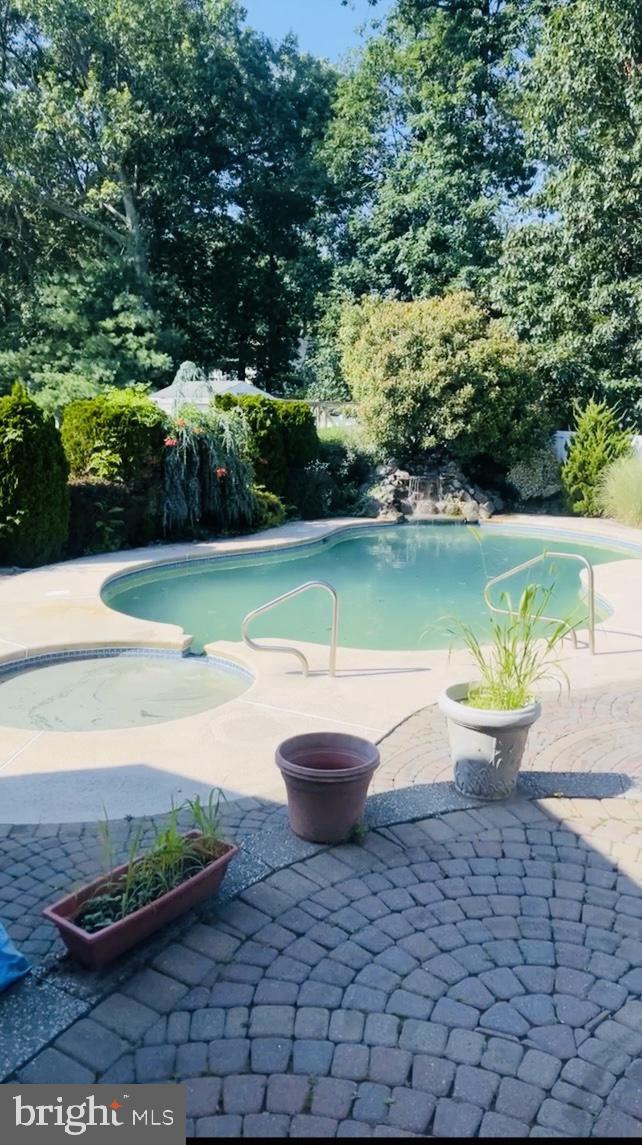 5 TERNBERRY COURT