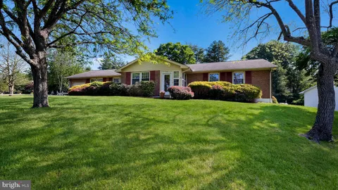 12 Seven Oaks Lane, Ewing, NJ MLS: NJME2077418