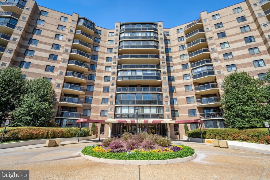 WOW! Updated * Pristine * 2 Mstr BR/2 BA * 8th Flr * Facing Pool * Brand New Wood Floors * Freshly Painted * Updated Baths * Updated  Kitchen * Open & spacious floor plan * Wonderful amenities: Pool, Basketball Cts, Beauty Shop, Bowling Alley, Comm. Ctr, Elev, Exercise Rm, Party Rm, Indoor Pool, Putting Green, Sauna, Tennis Cts *32 Acre Gated Comm.w/free shuttle bus to shopping * A 10+ Newest Bldg #5

LOOKS LIKE A MODEL!!!!  MINT CONDITION !!!! MOVE IN READY!!!! A TRUE 10!!!!