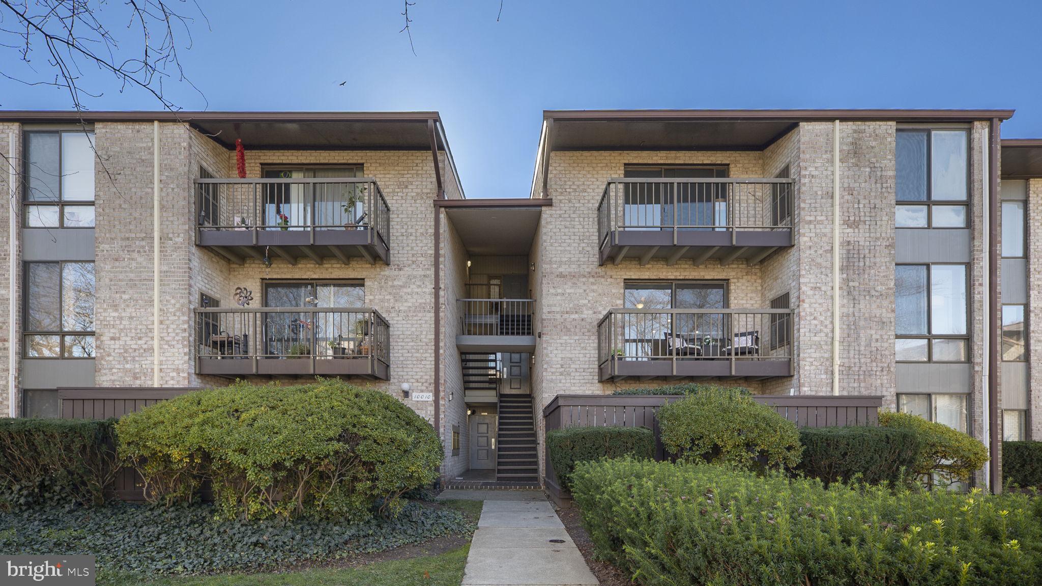 CENTER COURT - Residential