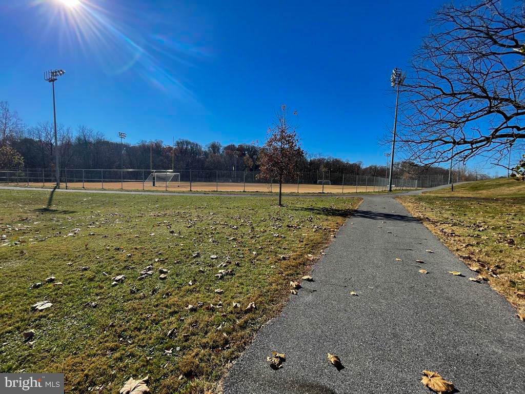 CENTER COURT - Residential