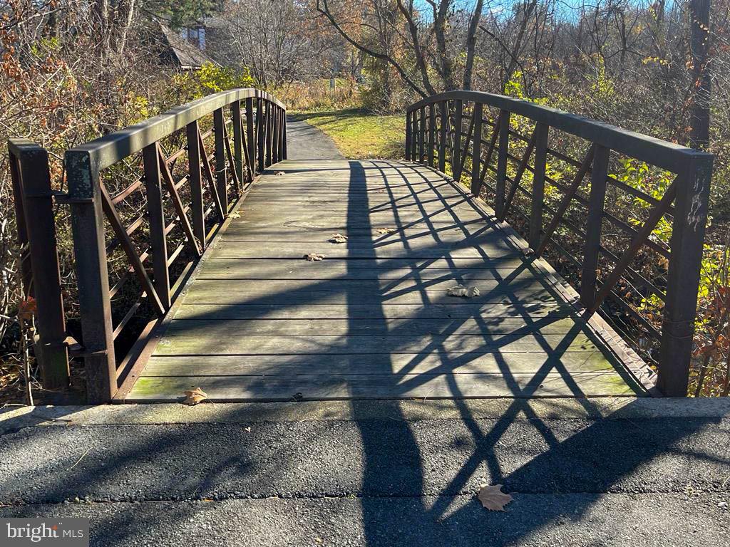 CENTER COURT - Residential