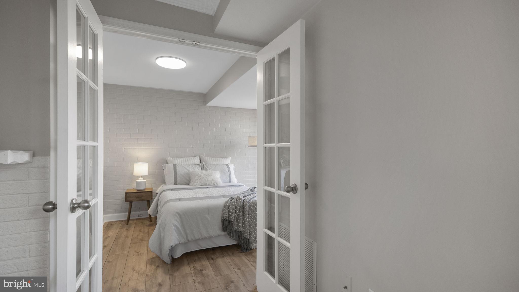 CENTER COURT - Residential