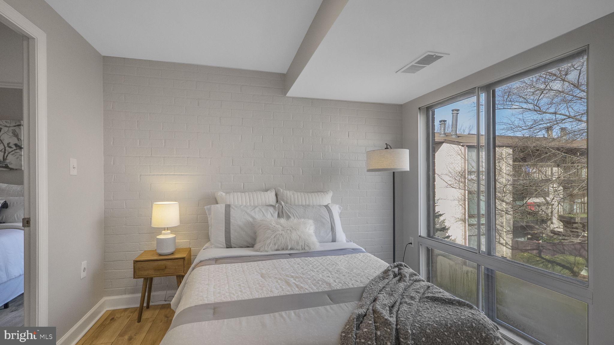 CENTER COURT - Residential