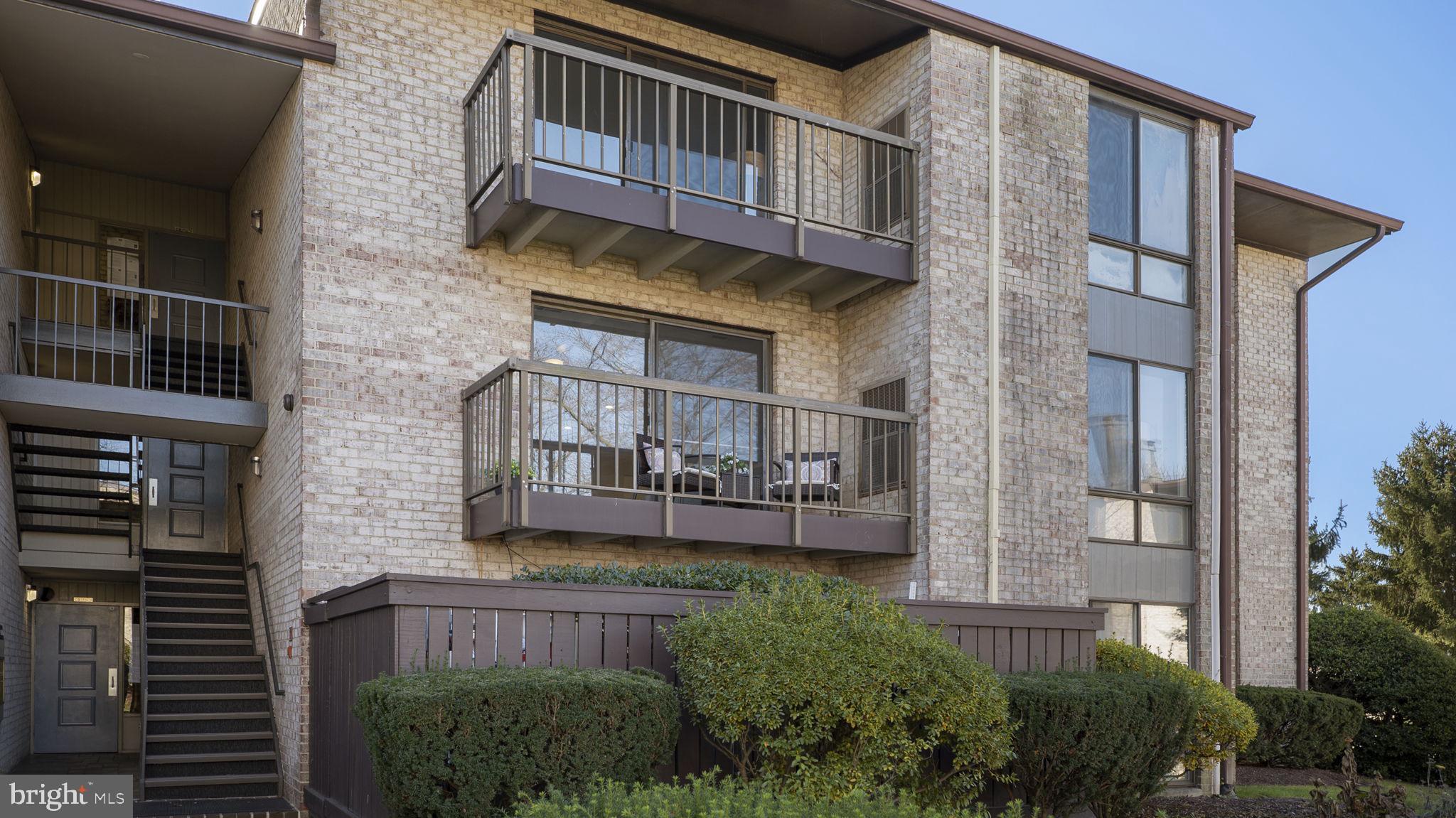 CENTER COURT - Residential