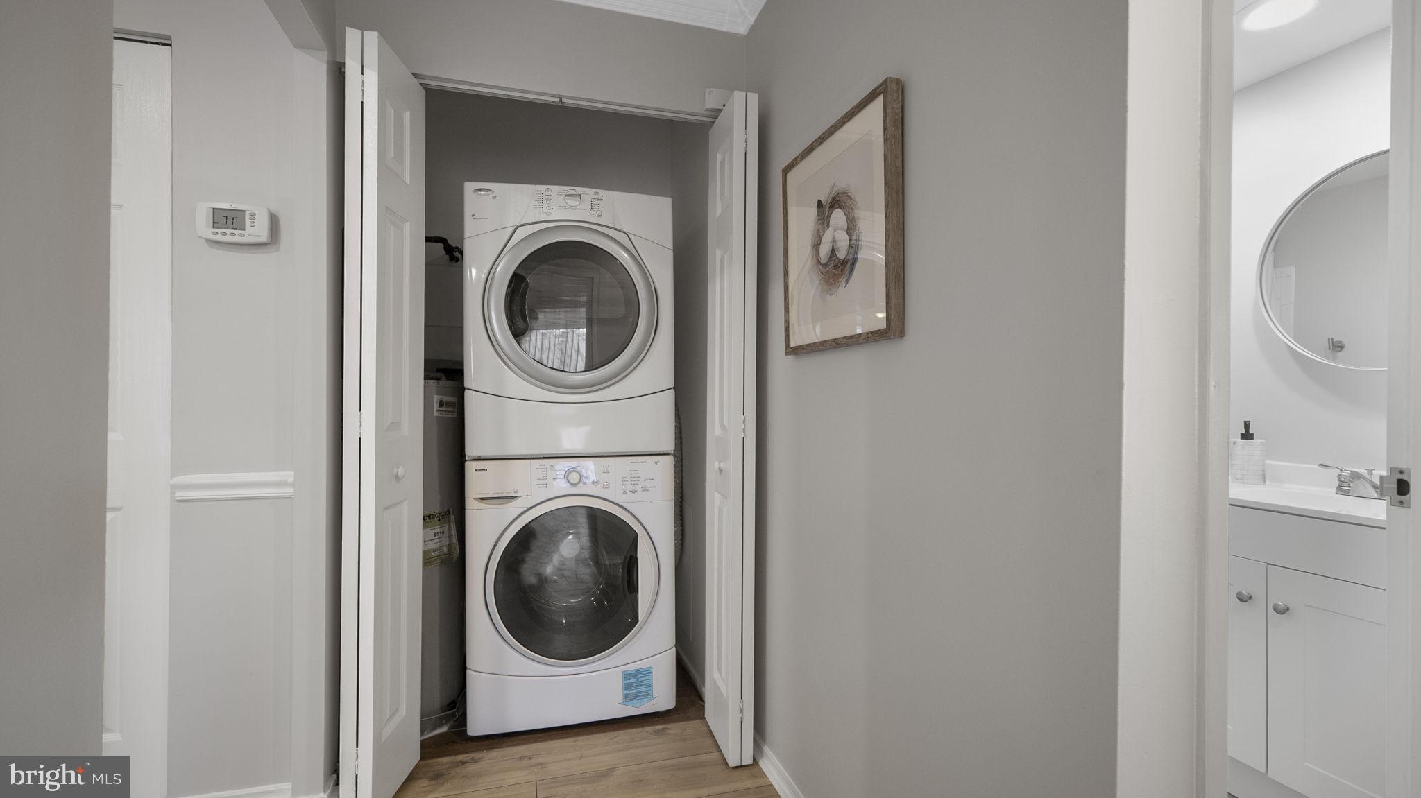 CENTER COURT - Residential