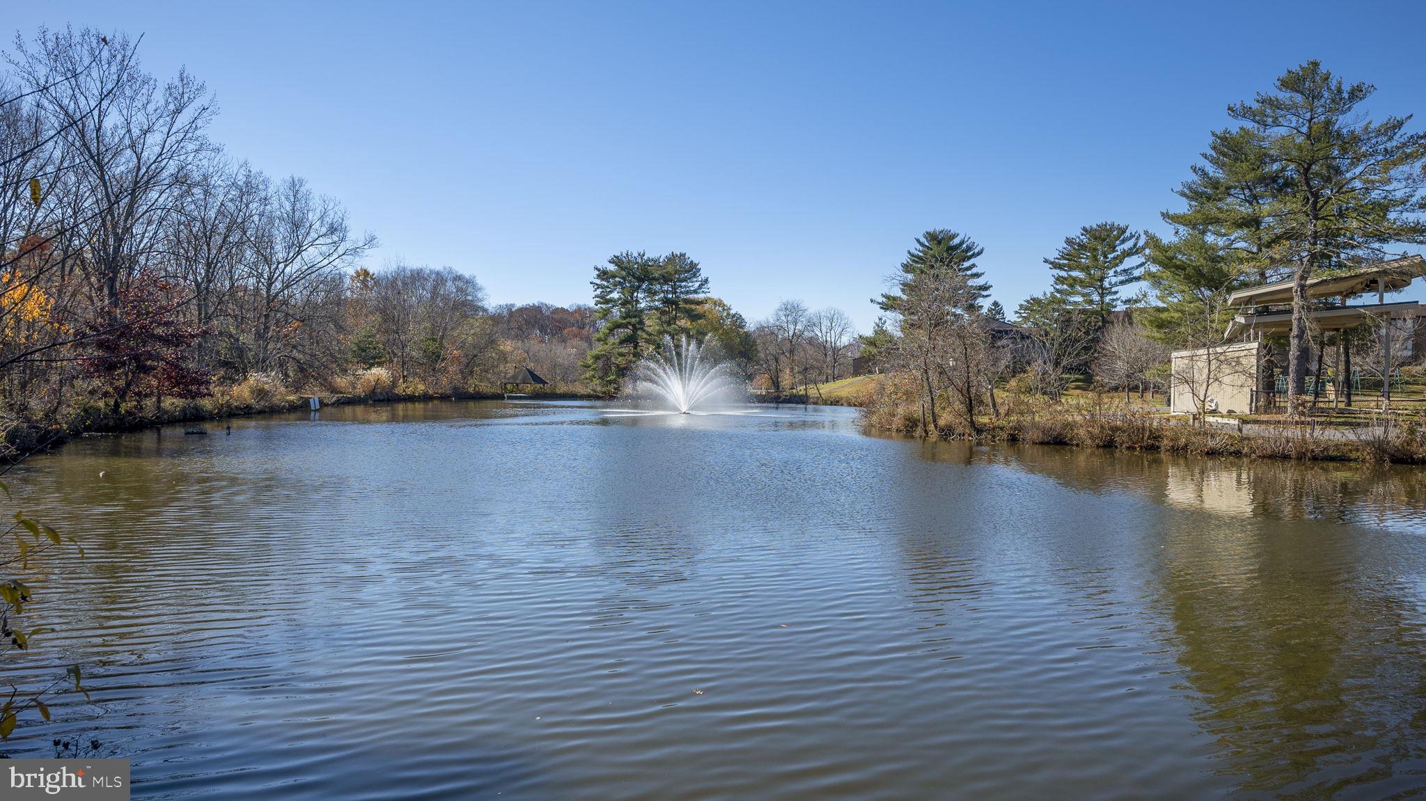 CENTER COURT - Residential