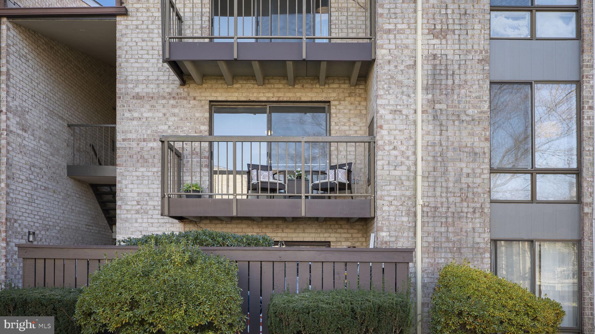 CENTER COURT - Residential