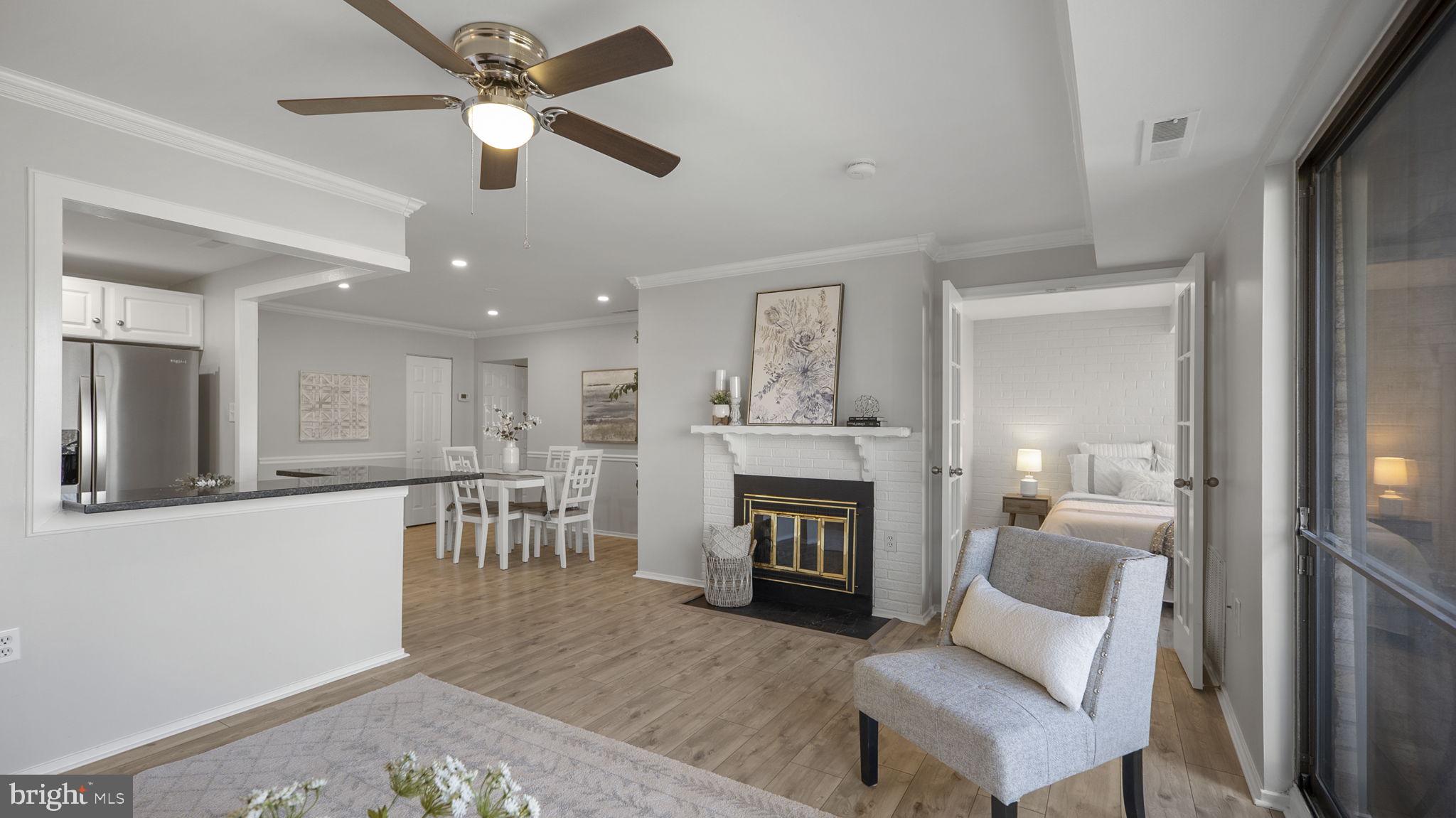 CENTER COURT - Residential