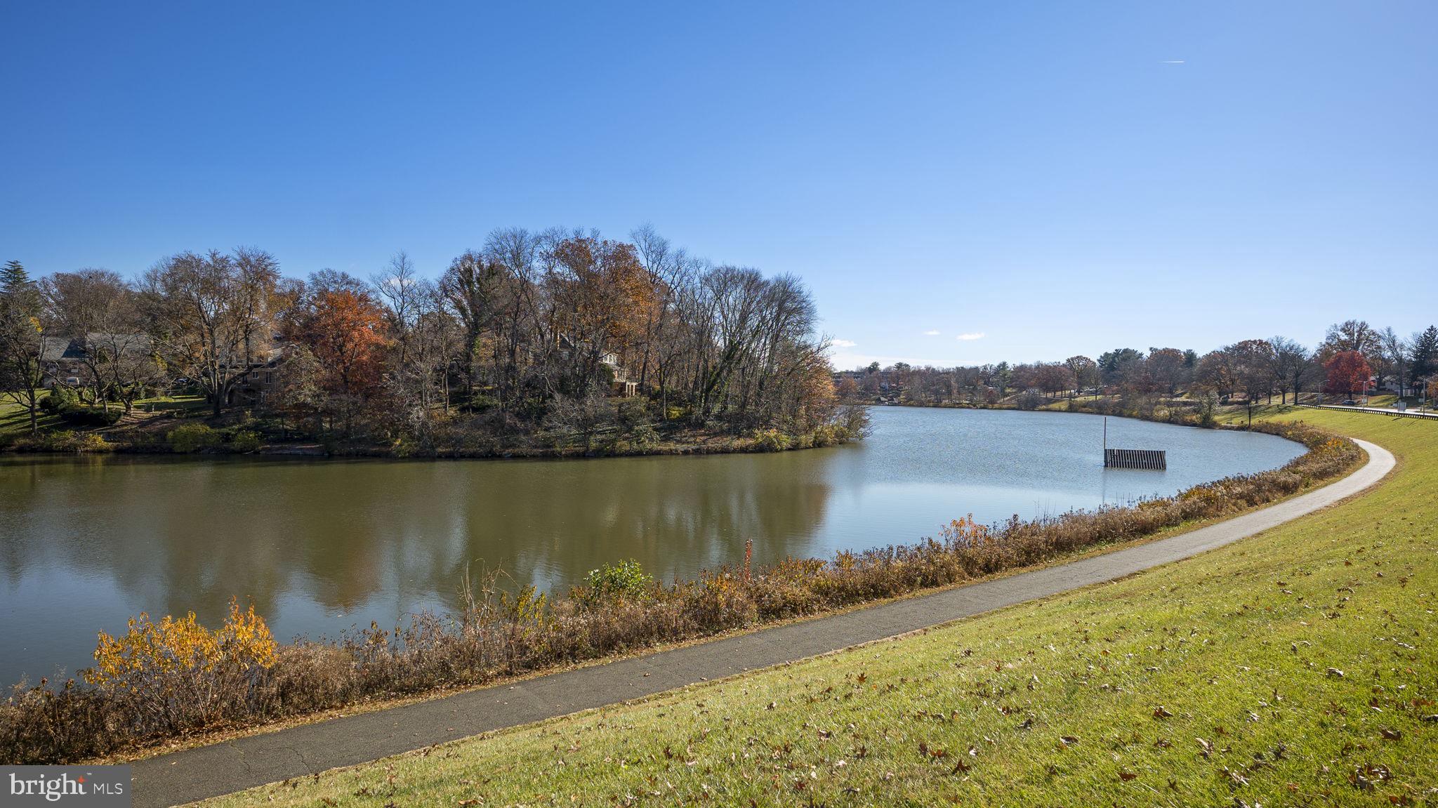 CENTER COURT - Residential