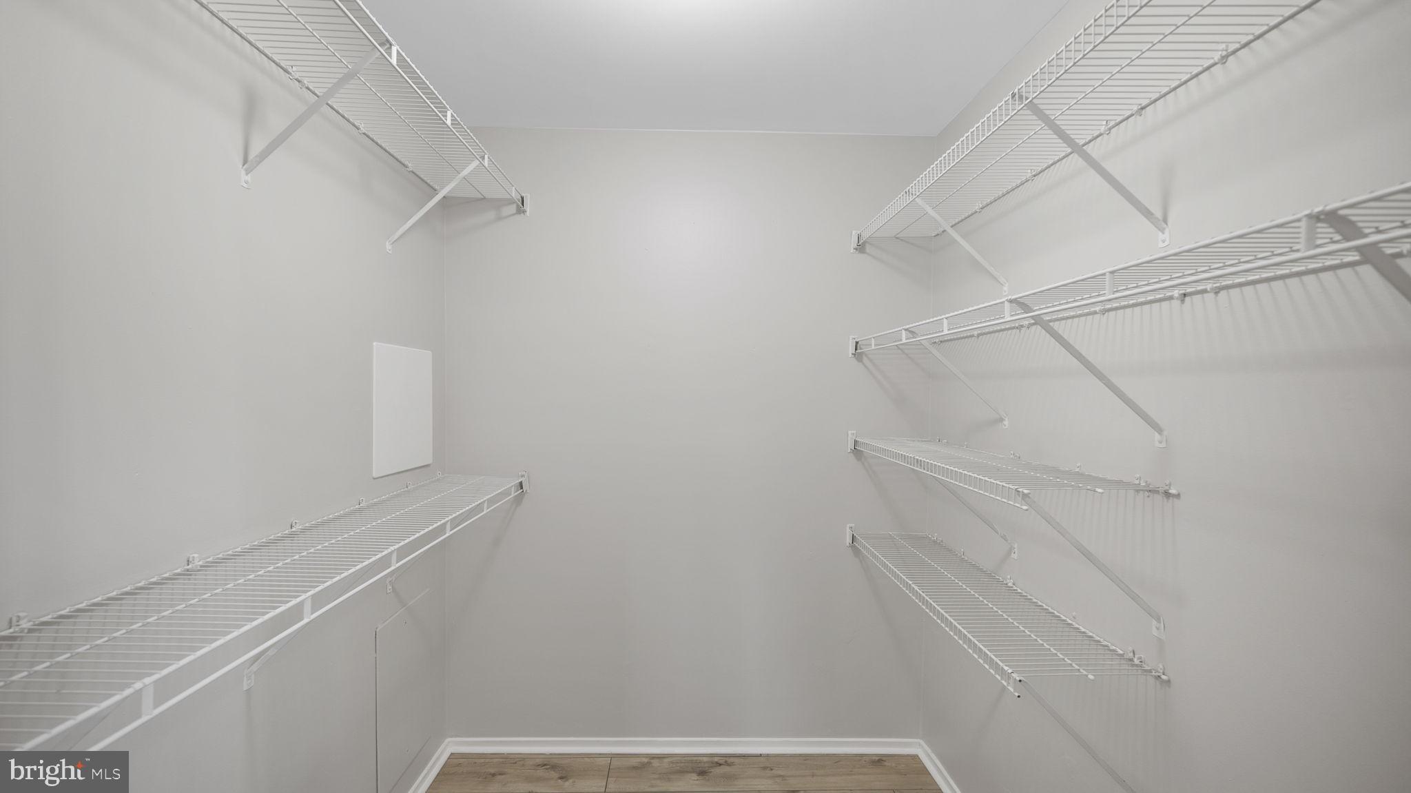 CENTER COURT - Residential