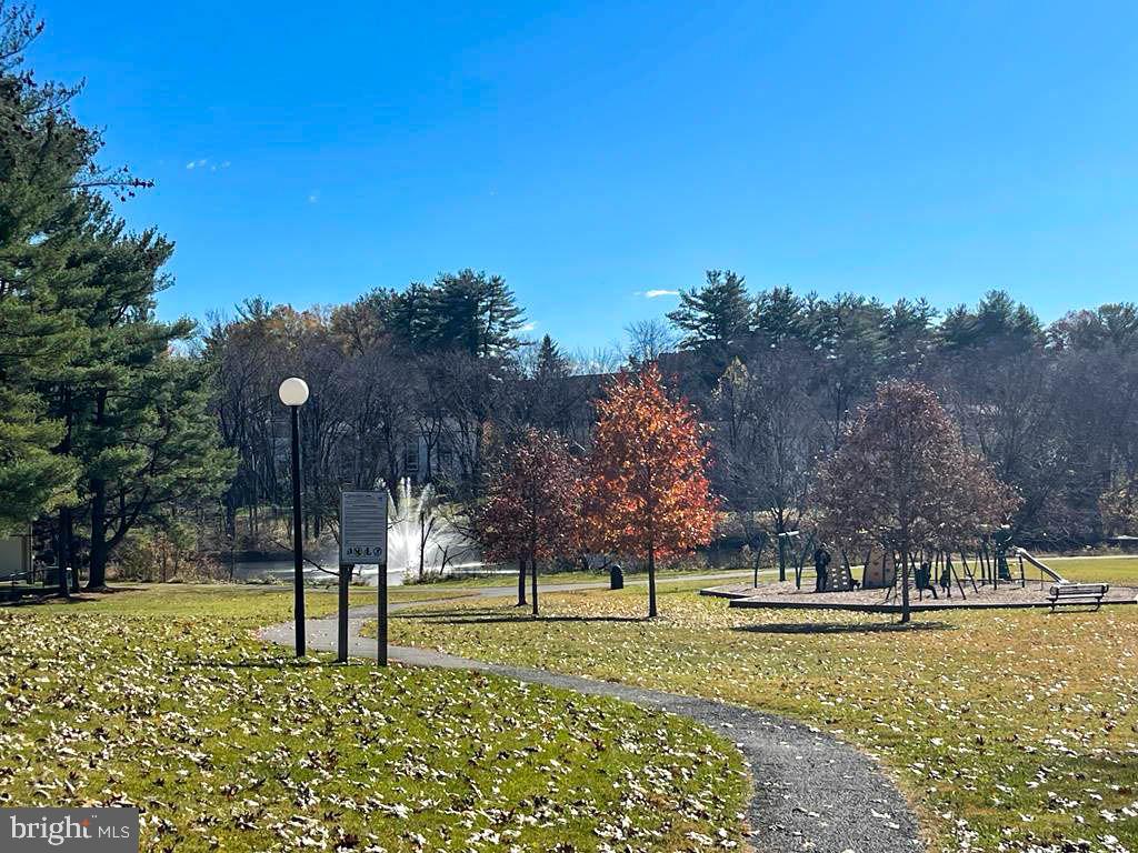 CENTER COURT - Residential