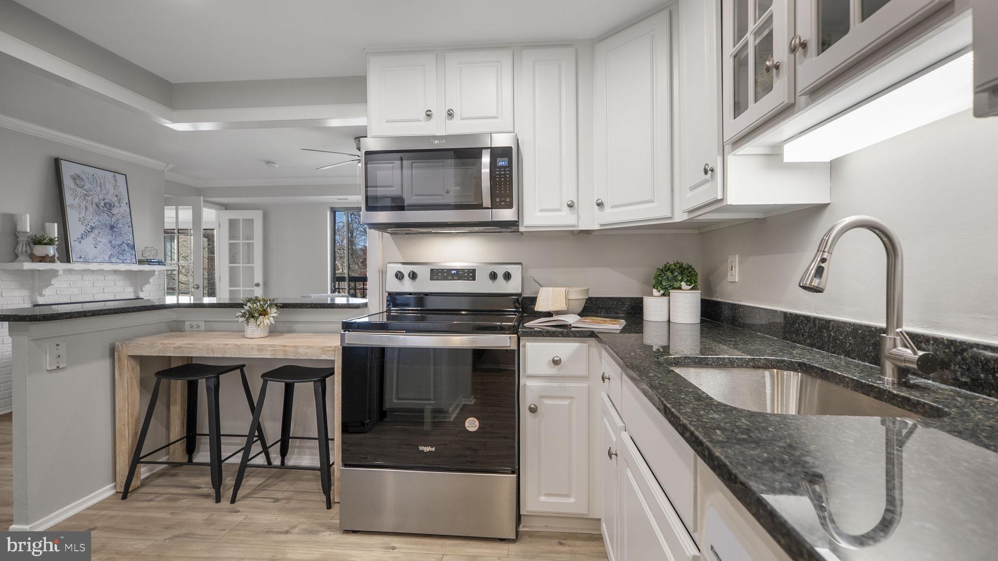 CENTER COURT - Residential