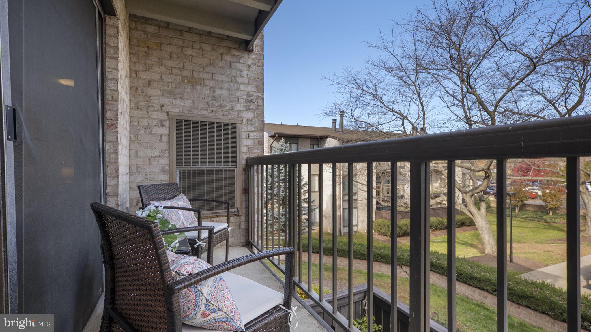 CENTER COURT - Residential