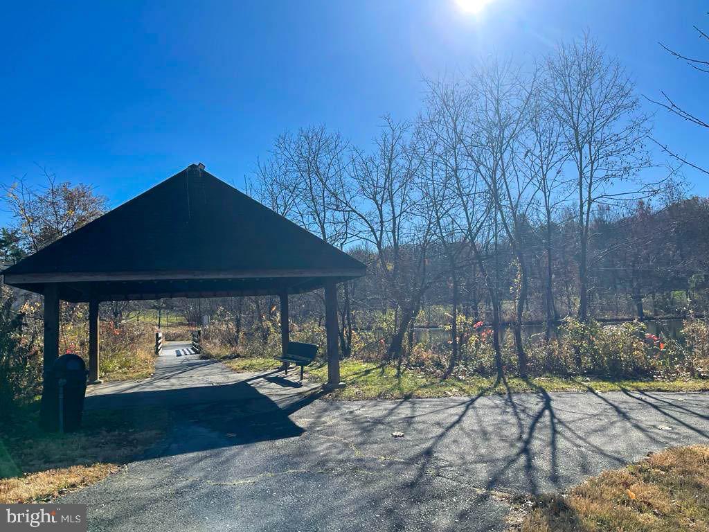 CENTER COURT - Residential