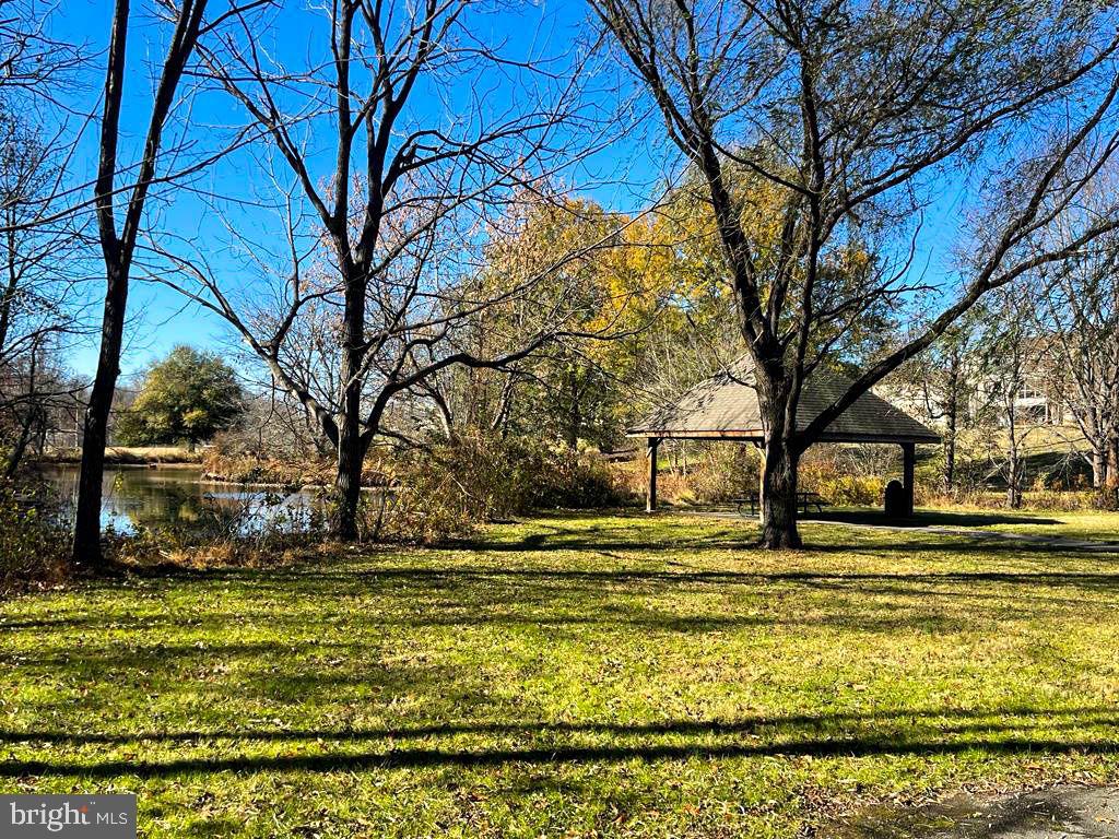 CENTER COURT - Residential