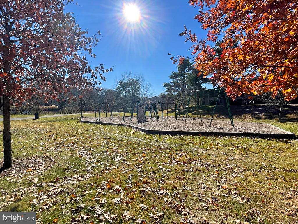 CENTER COURT - Residential