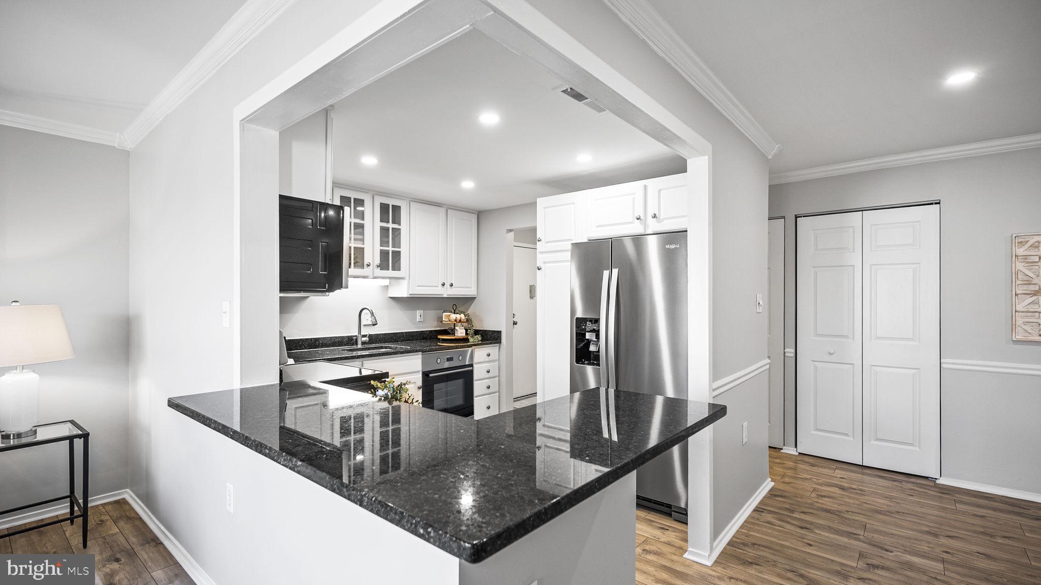 CENTER COURT - Residential