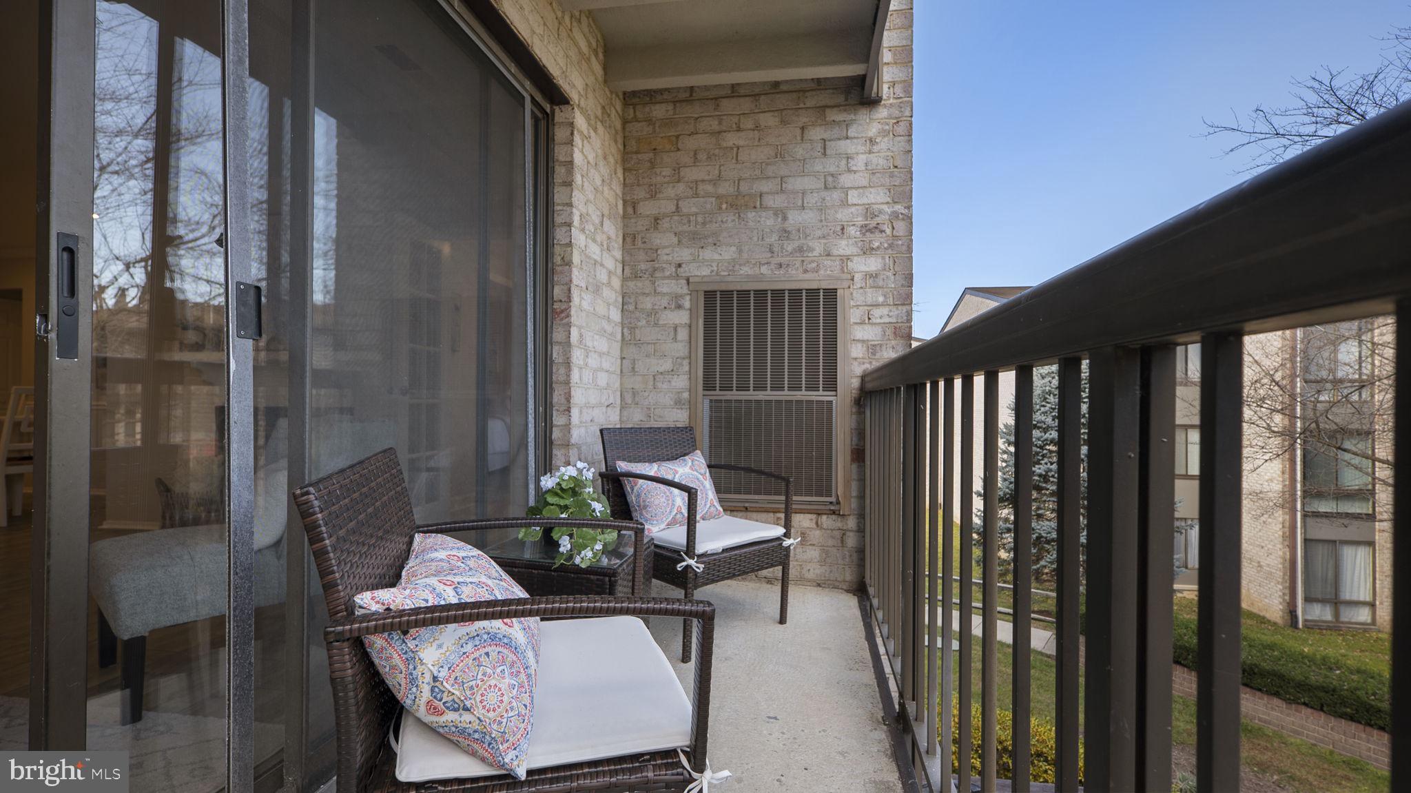 CENTER COURT - Residential