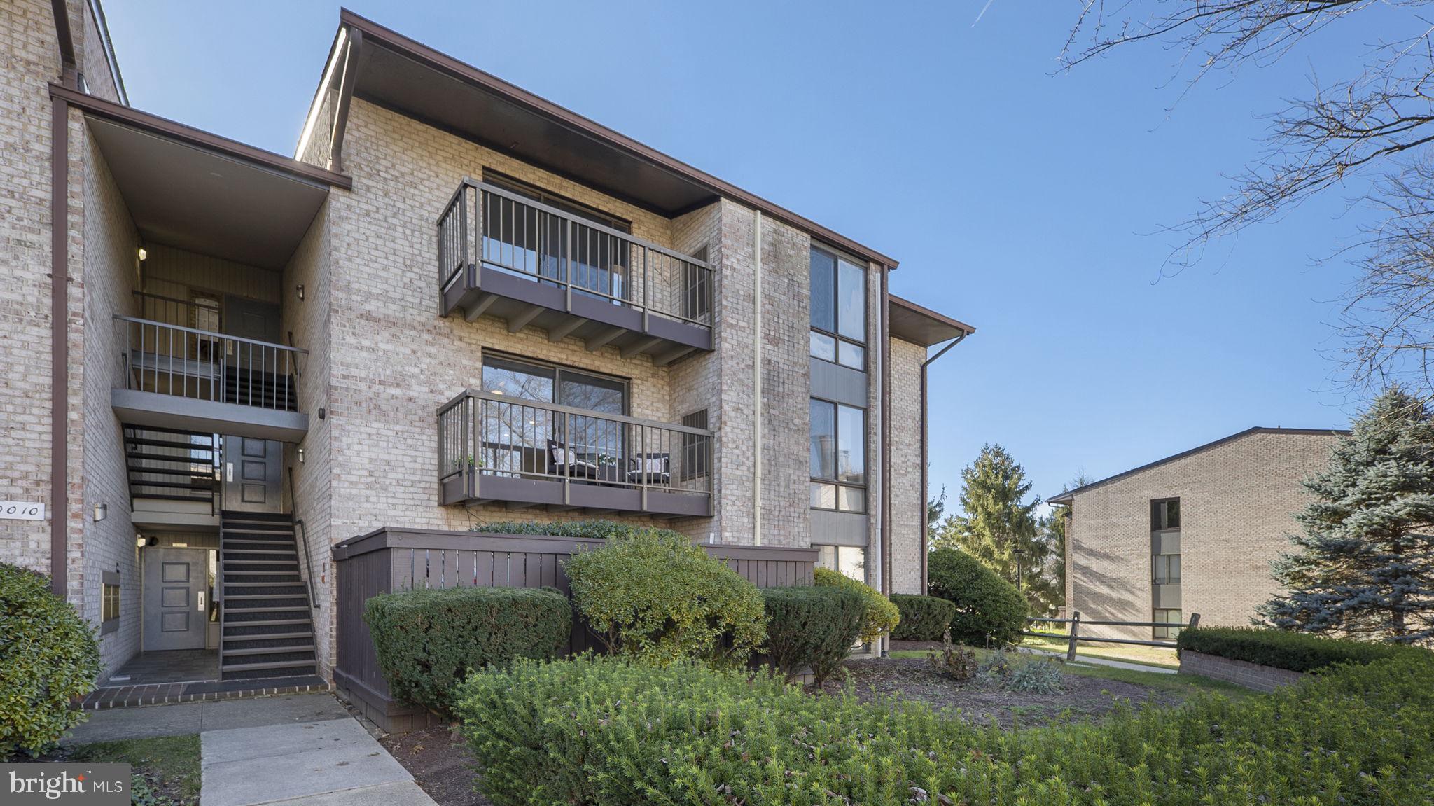 CENTER COURT - Residential