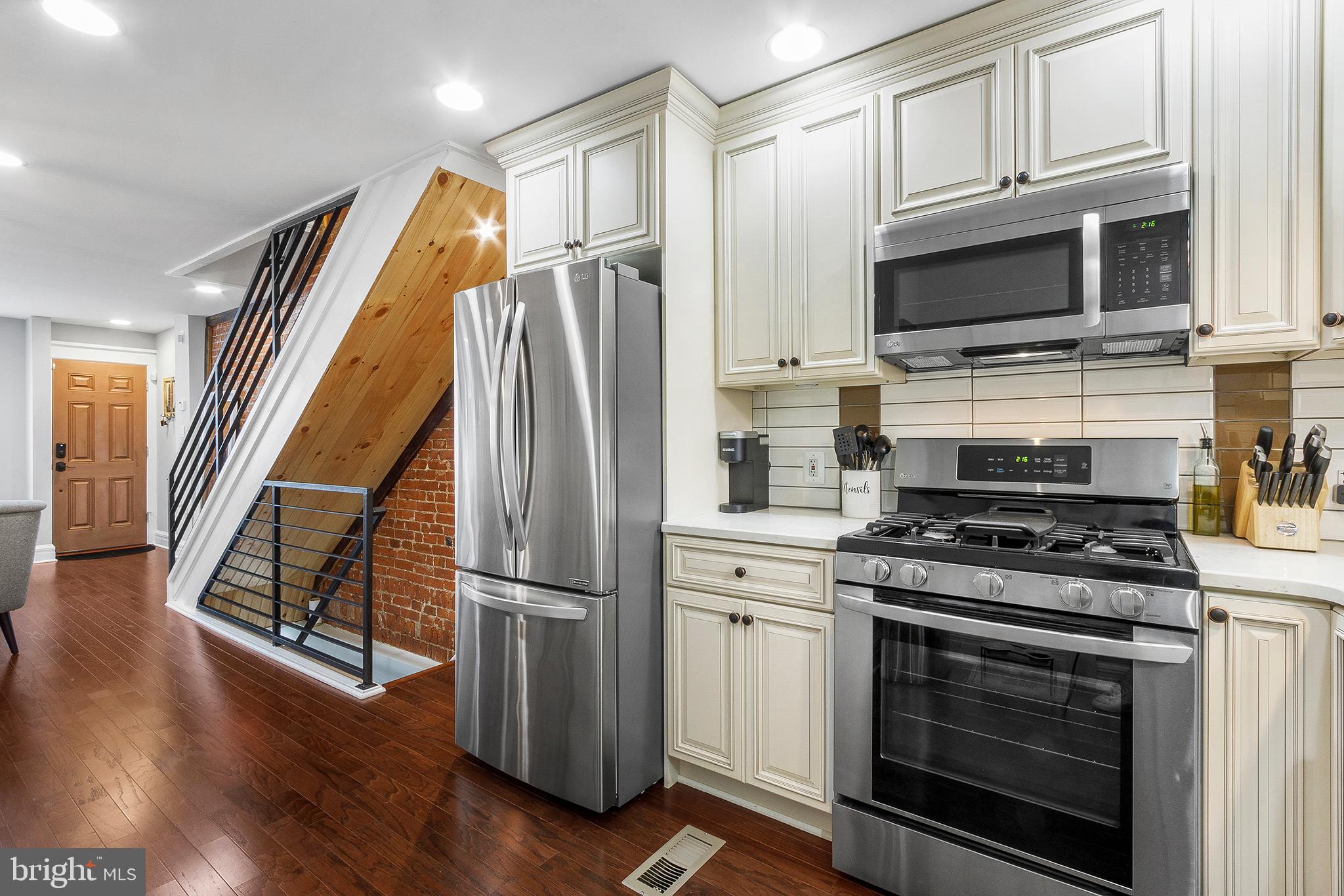 POINT BREEZE - Residential