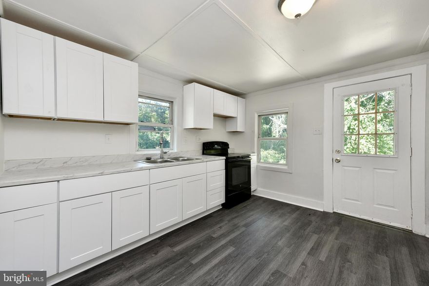 Opportunity to rent home minutes from Quantico Marine Base and Interstate 95.  This 3 bedroom, 1 bath home has been totally renovated on the inside.  Minutes to commuter routes, but located to give you the seclusion you need from your busy day.