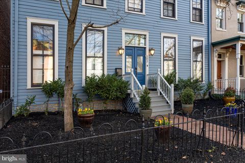 Tiny photo for 203 9th Street SE, WASHINGTON, DC 20003 (MLS # DCDC2255632)