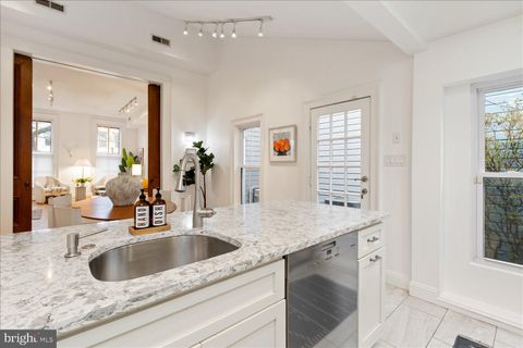 Tiny photo for 203 9th Street SE, WASHINGTON, DC 20003 (MLS # DCDC2255632)