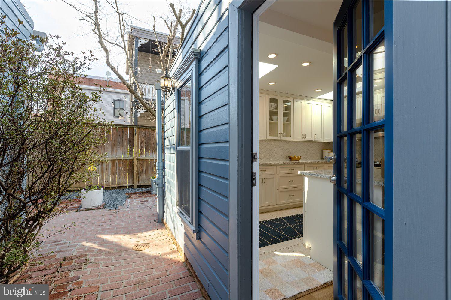 CAPITOL HILL - Residential