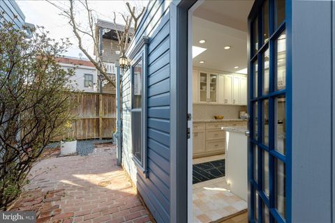 Tiny photo for 203 9th Street SE, WASHINGTON, DC 20003 (MLS # DCDC2255632)