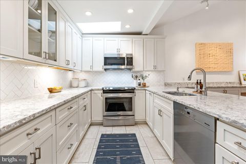 Tiny photo for 203 9th Street SE, WASHINGTON, DC 20003 (MLS # DCDC2255632)