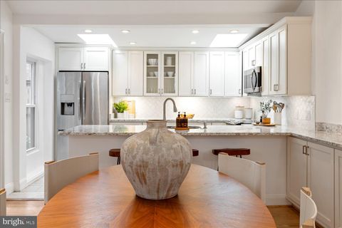 Tiny photo for 203 9th Street SE, WASHINGTON, DC 20003 (MLS # DCDC2255632)