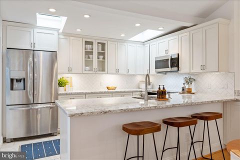 Tiny photo for 203 9th Street SE, WASHINGTON, DC 20003 (MLS # DCDC2255632)